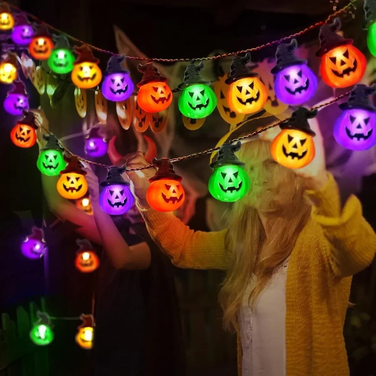 Wielokolorowa fasetowana lampa LED Dynia z kapeluszami wiedźmy i duchami