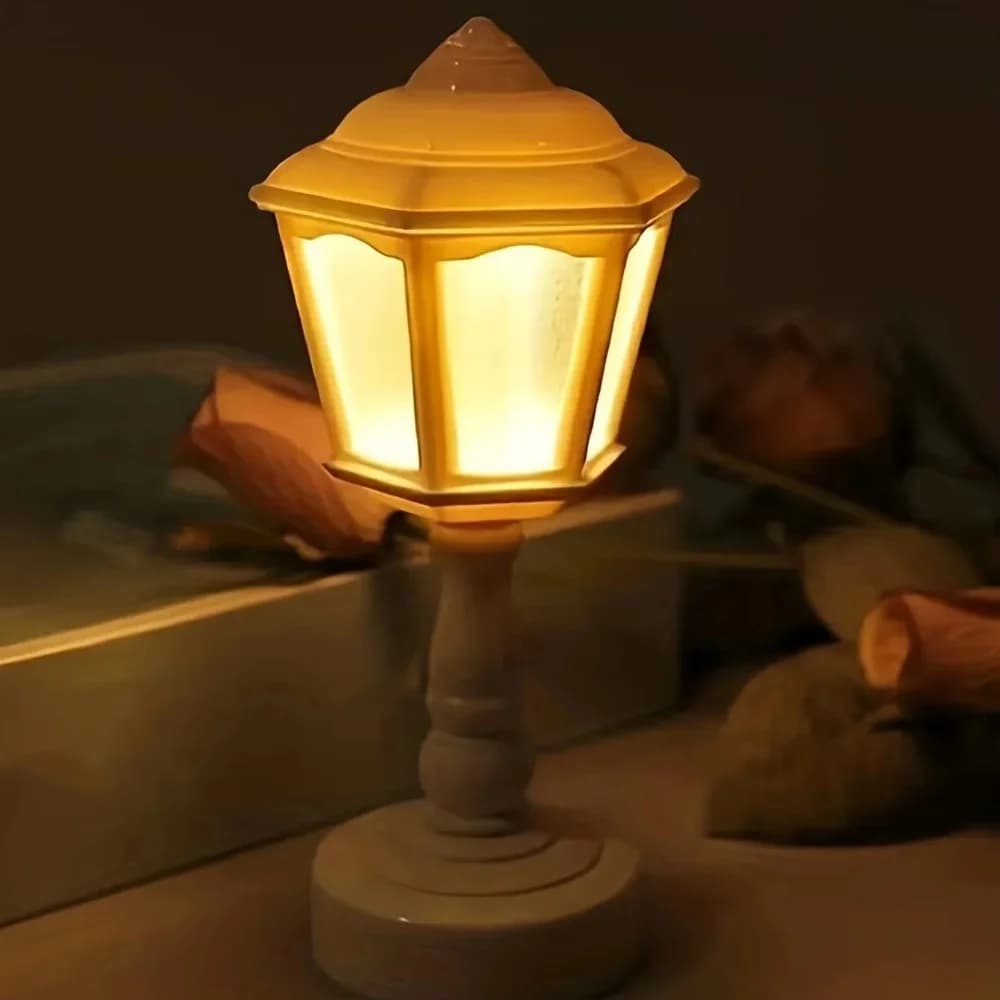 Mini nocna lampka w stylu latarni z abażurem w kształcie płatków
