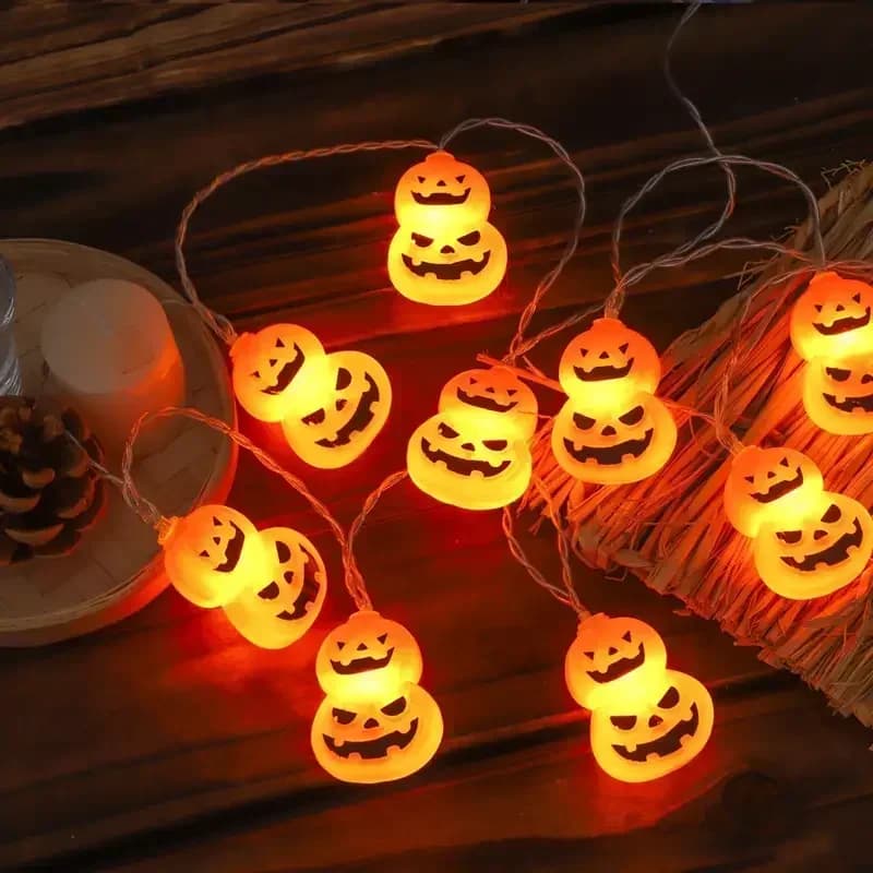 Choinkowe lampki Halloween z przerażającymi twarzami, ciepły pomarańczowy